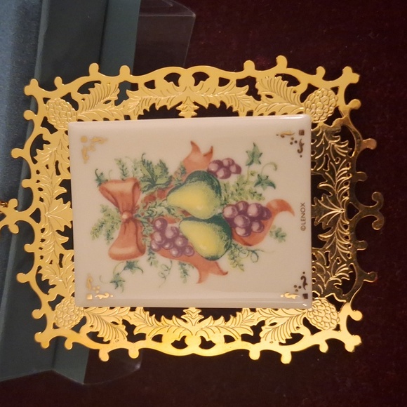 Lenox Fruit Pear Grapes Filigree Reversible Porcelain Metal Ornament - Picture 2 of 5